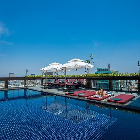 V Hotel Phnom Penh Exterior foto