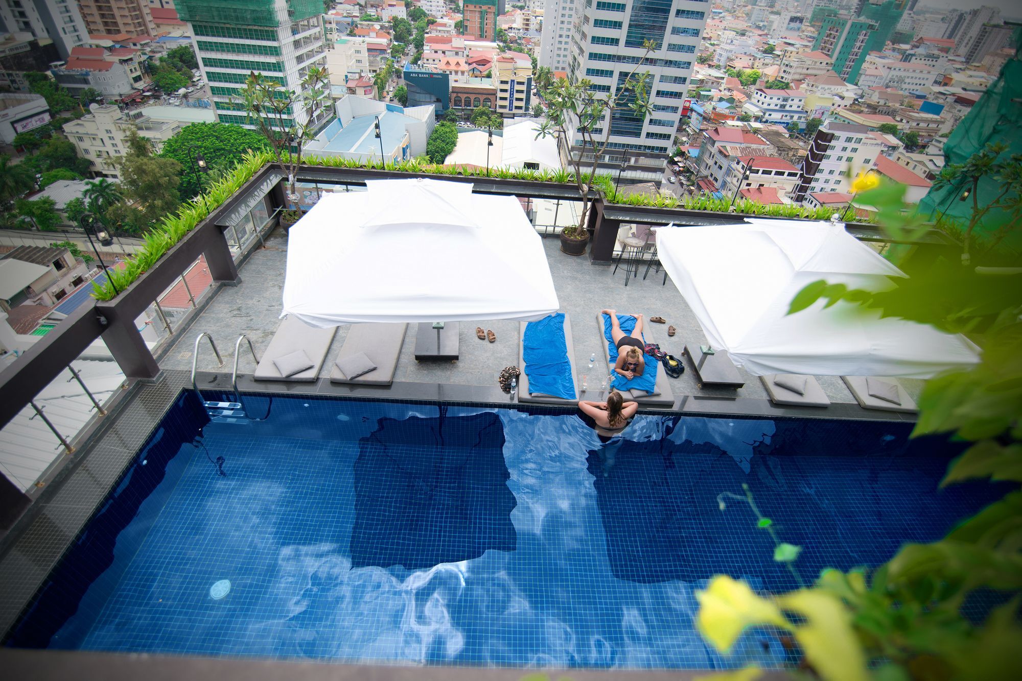 V Hotel Phnom Penh Exterior foto